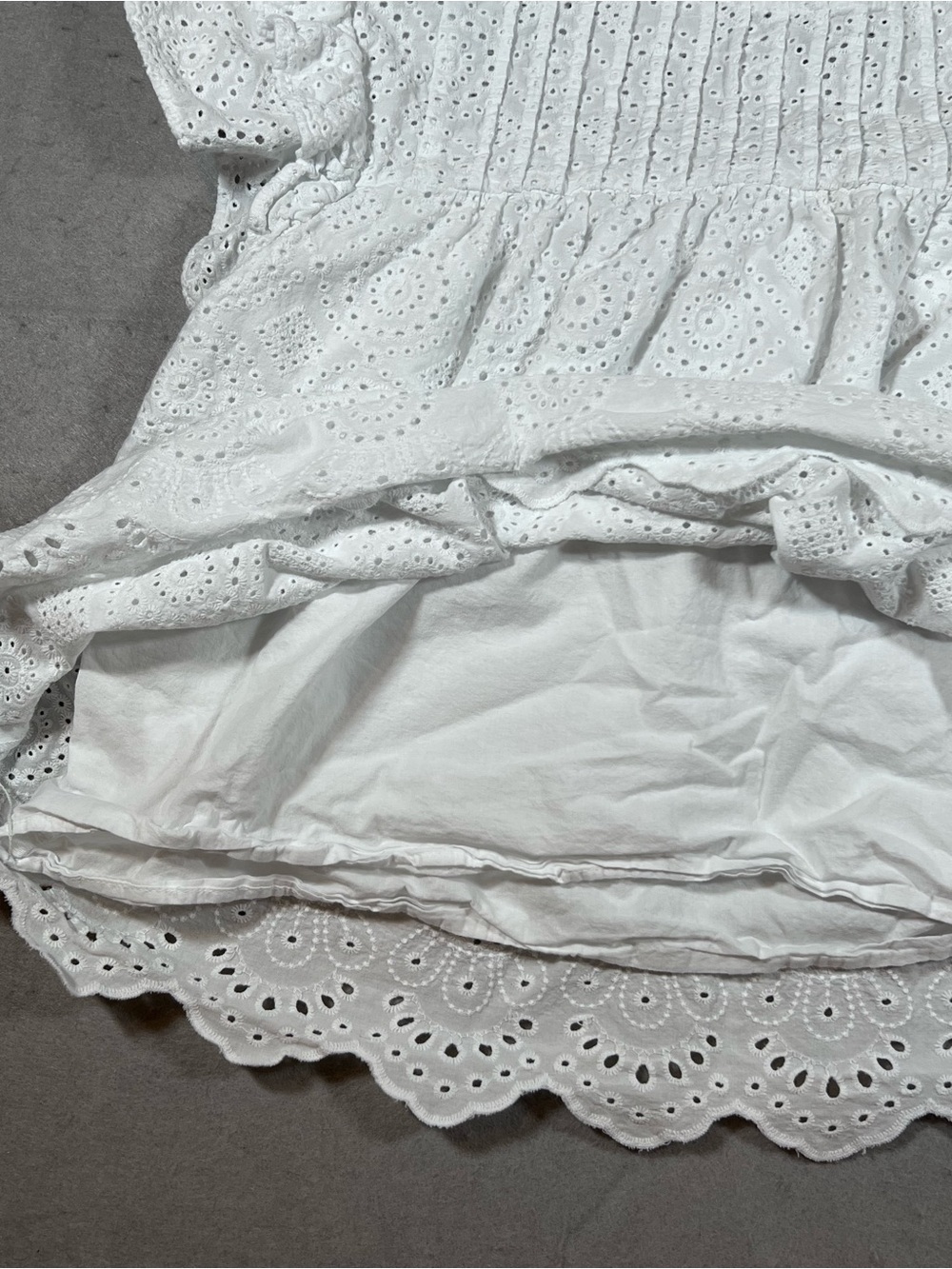 Crown & Ivy Women’s Eyelet Lace Top White M Scalloped Hem - Picture 6 of 9